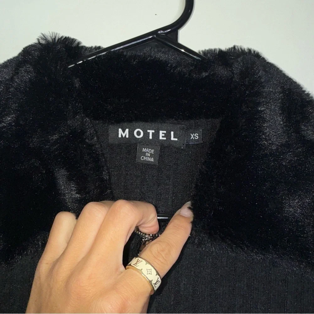 🖤Motel Rocks Black Cropped Jacket with Faux Fur Trim - Picture 3 of 4